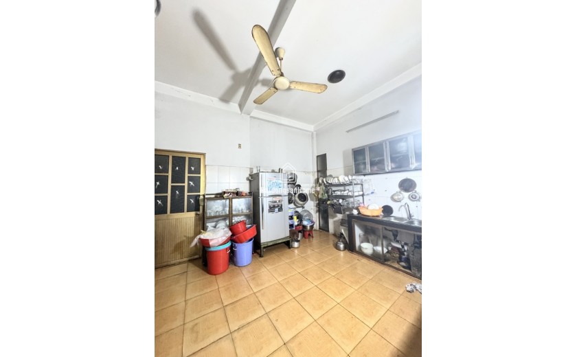 Bán nhà Phường Thủ Đức, đường Hồ Văn Tư, 110m2, 3 tầng, 4PN, sổ hồng, giá 5.7 tỷ. LH: 0933125879